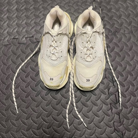 Balenciaga Triple S sneakers - Picture 16 of 16